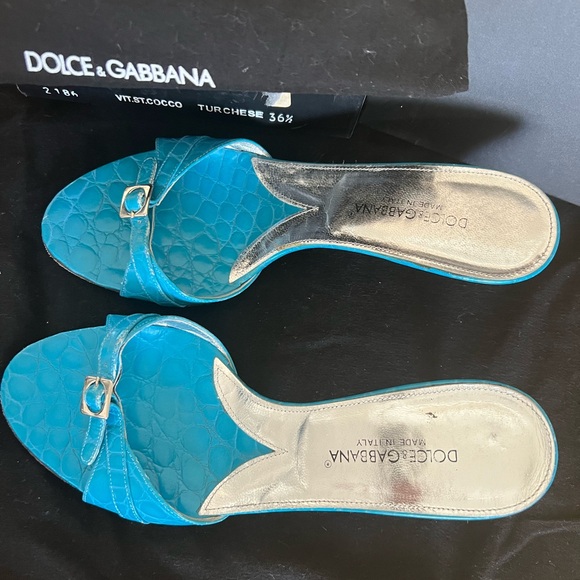 Vintage Dolce & Gabbana turquoise Kitten Heels Like New w/Original Box& Dustbag - Picture 7 of 9